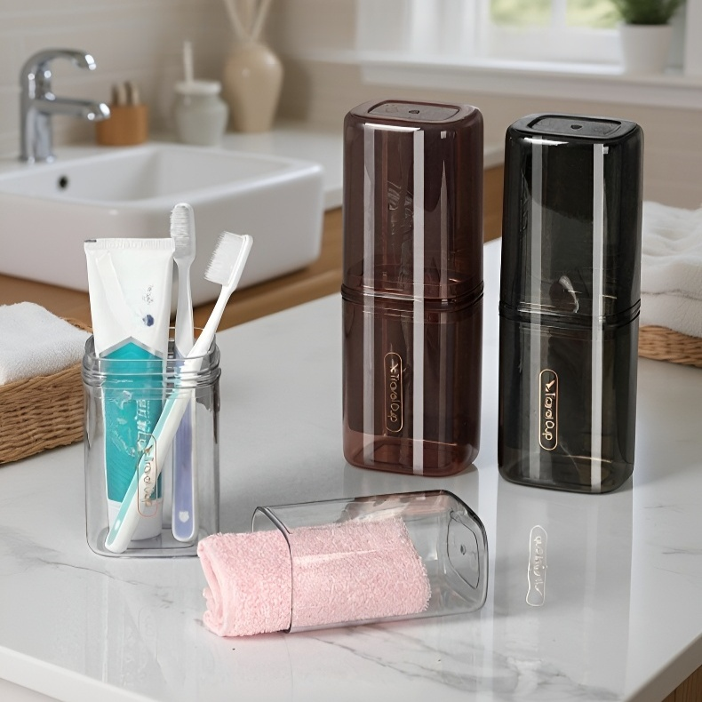 旅行バッグに入れた歯みがきカップ