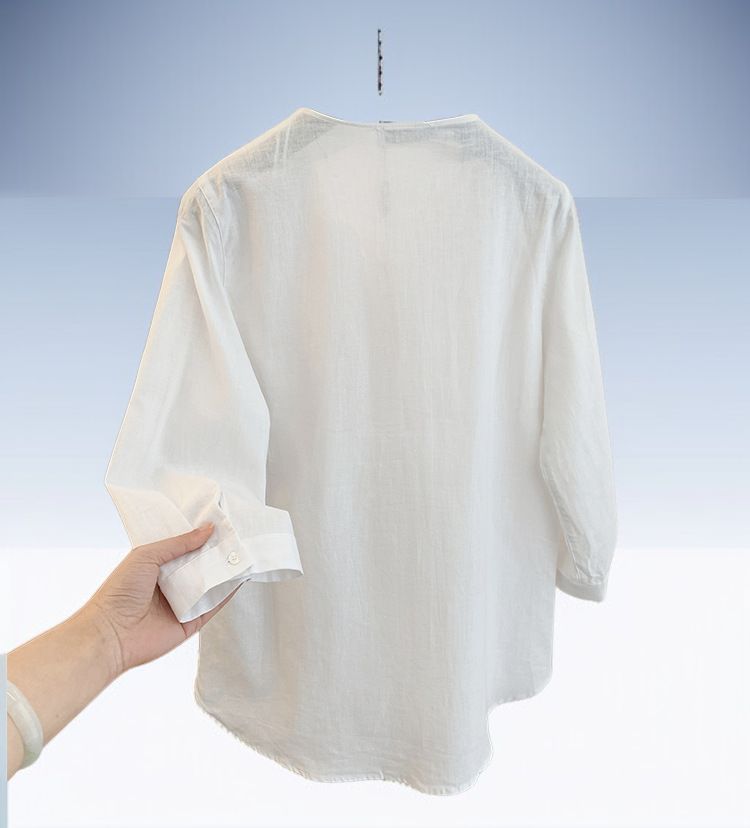 七分袖シャツのVネック部分のディテール写真