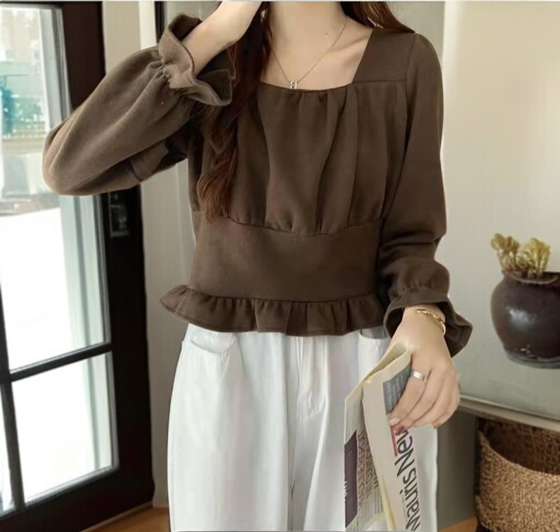 심플하고 스타일리시한 여성 셔츠