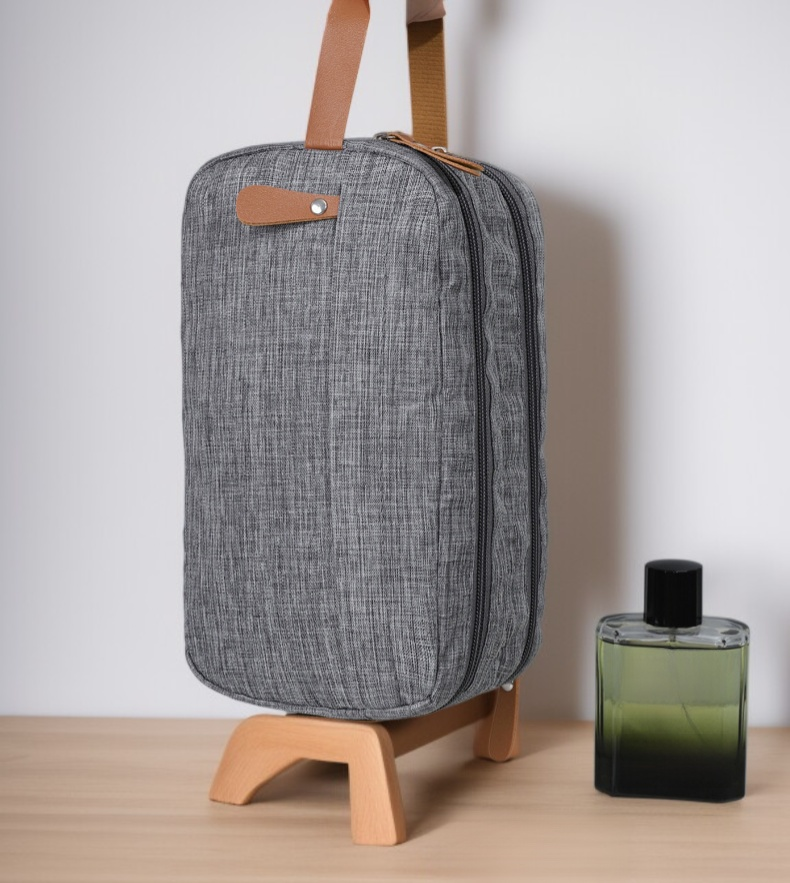 防水素材の洗面用具収納バッグ