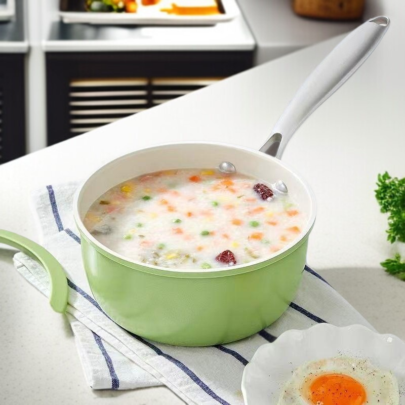 Cocina saludable con olla de cerámica antiadherente