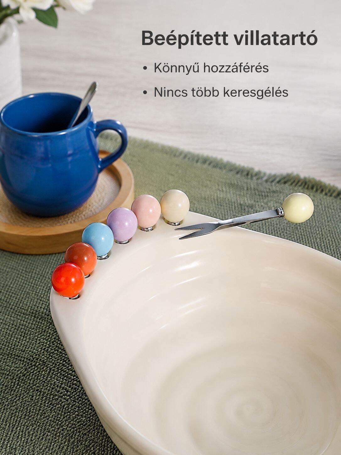 Nagy méretű, otthoni, szűrős gyümölcstál villával