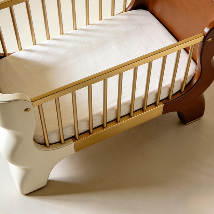 Detalle de la madera natural de la cuna ecológica para bebé