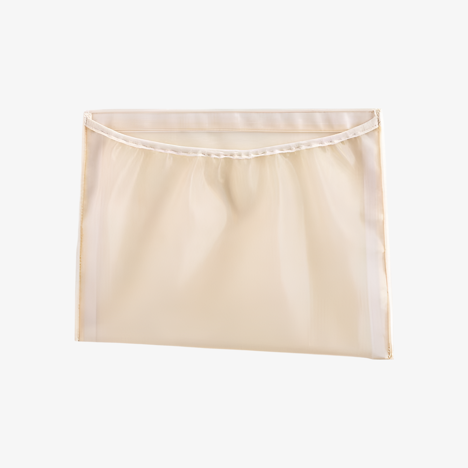 Sac à sous-vêtements en maille suspendu derrière la porte