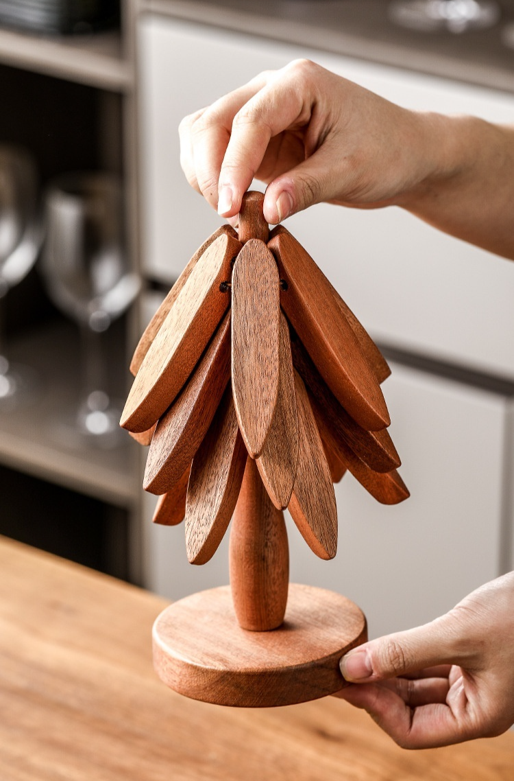 Stylish beech wood table mat for home decor