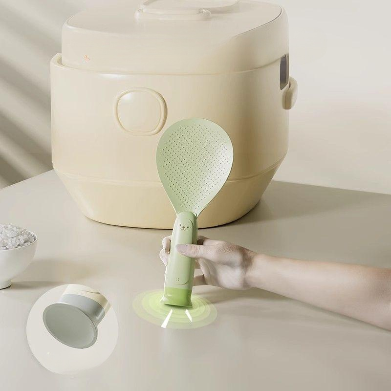 Stehender Küchenbär Löffel und Pfannenwender