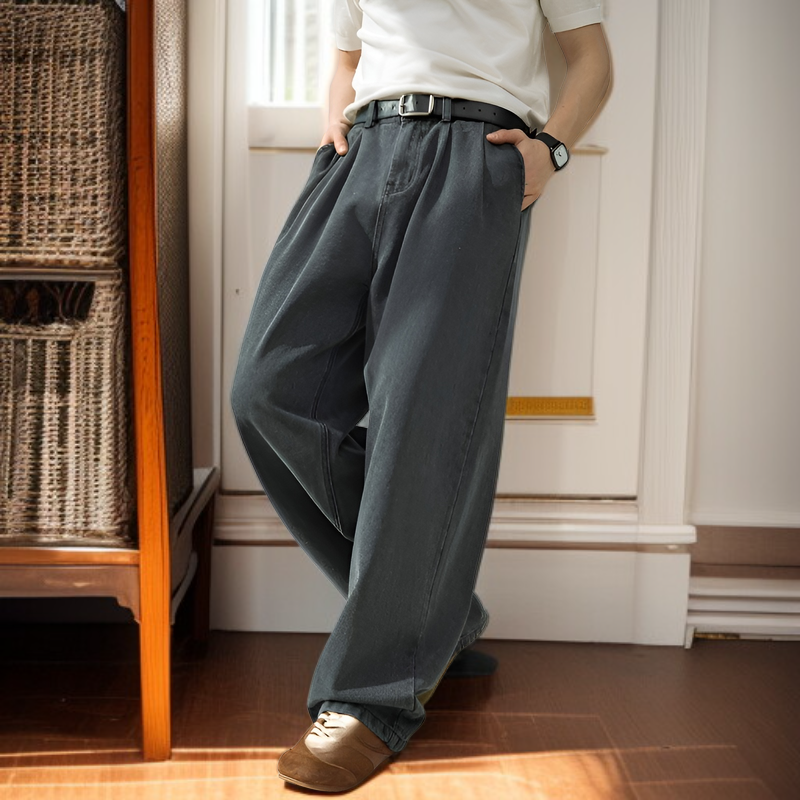 快適な着心地の軽量ストレートパンツ前面