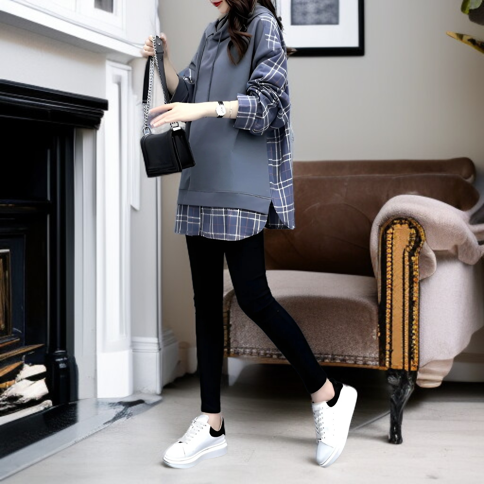 ルーズフィットで快適な着心地のフード付きトップス