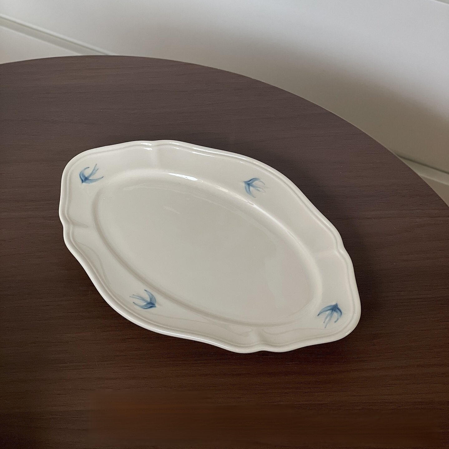 Plateau décoratif japonais fait main avec hirondelle en relief