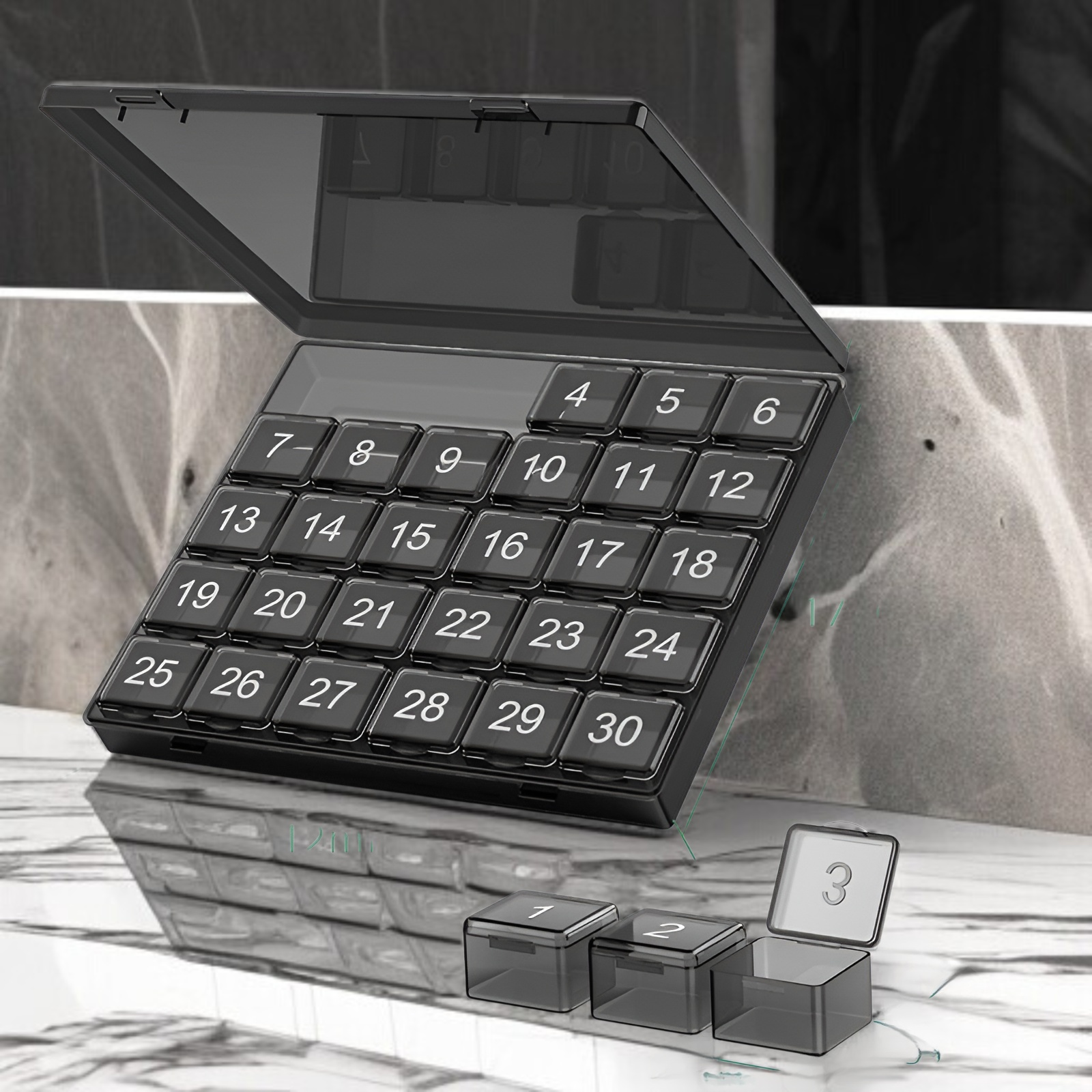 持ち運びに便利な密封式薬箱