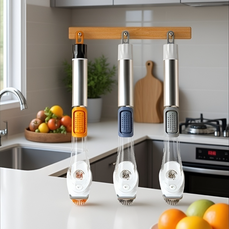 컵 내부를 깨끗하게 닦는 브러쉬