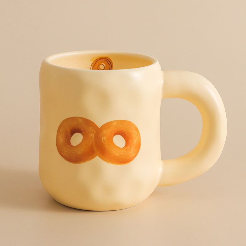 陶器のコーヒーカップ