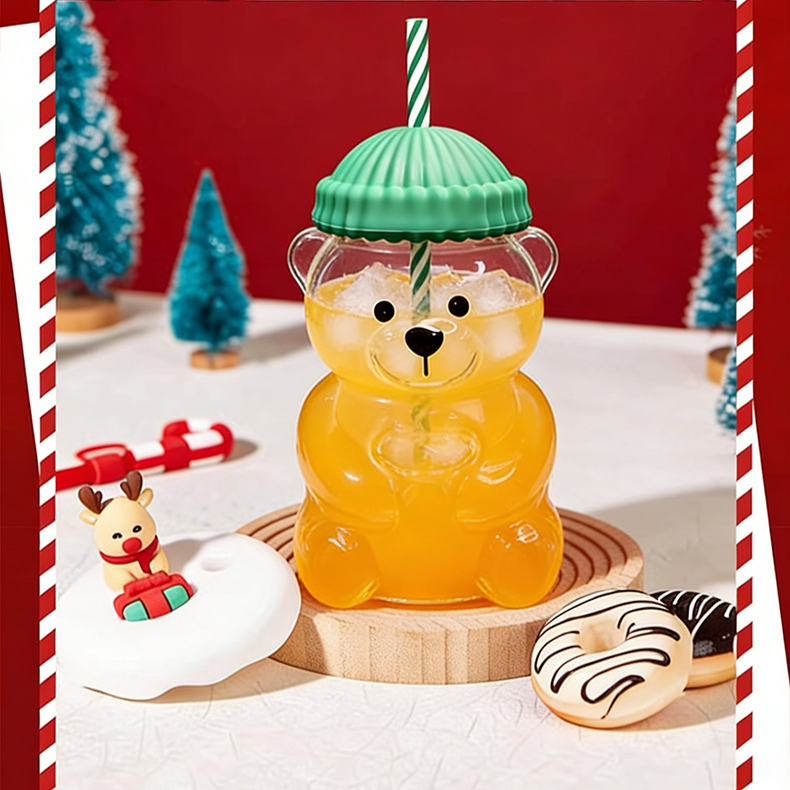 Vaso con forma de oso y tapa de gorra de béisbol