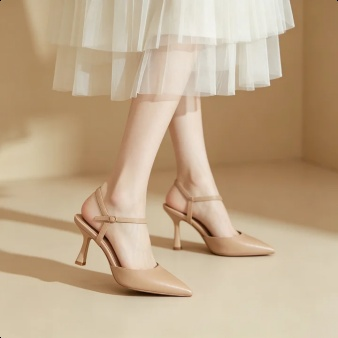 Zierliche Stilettoabsatz-Sandalen in Nude
