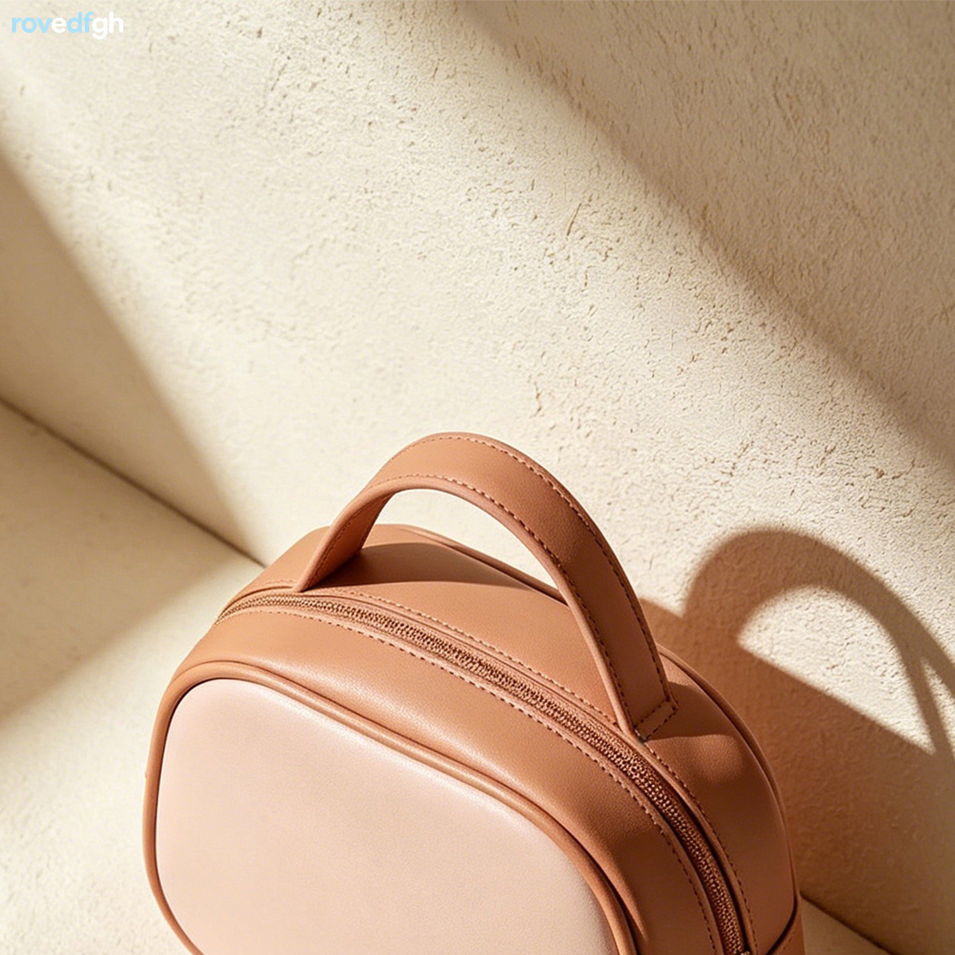 컴팩트하게 접을 수 있는 세면도구 가방