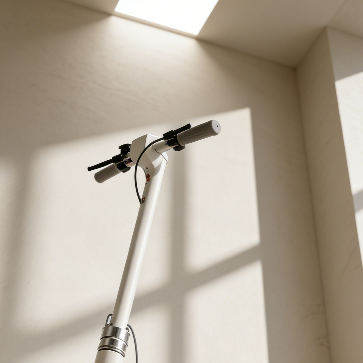 สกู๊ตเตอร์ไฟฟ้าแบบพกพา น้ำหนักเบา พับเก็บสะดวก