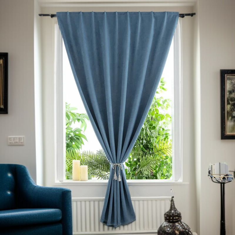 寮の寝室のカーテン ノーパンチ・フローティング・カーテンの取り付け 遮光カーテン 遮光カーテン