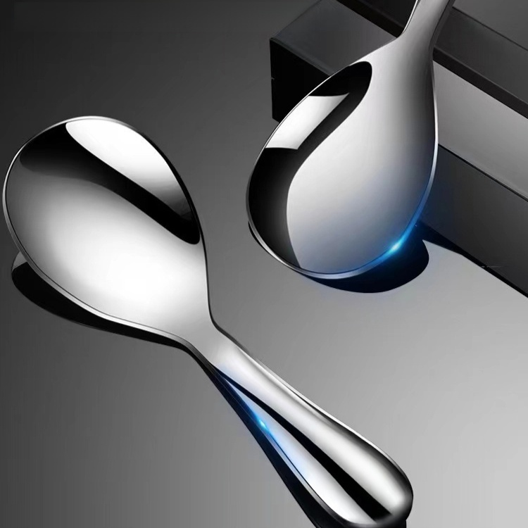 厚手のステンレス製スプーン