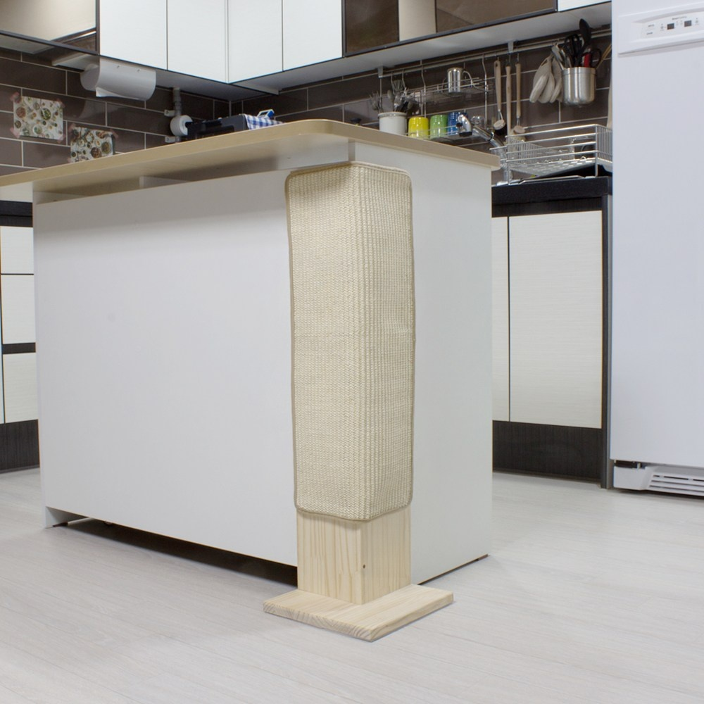 Katzenkratzbaum aus Holz