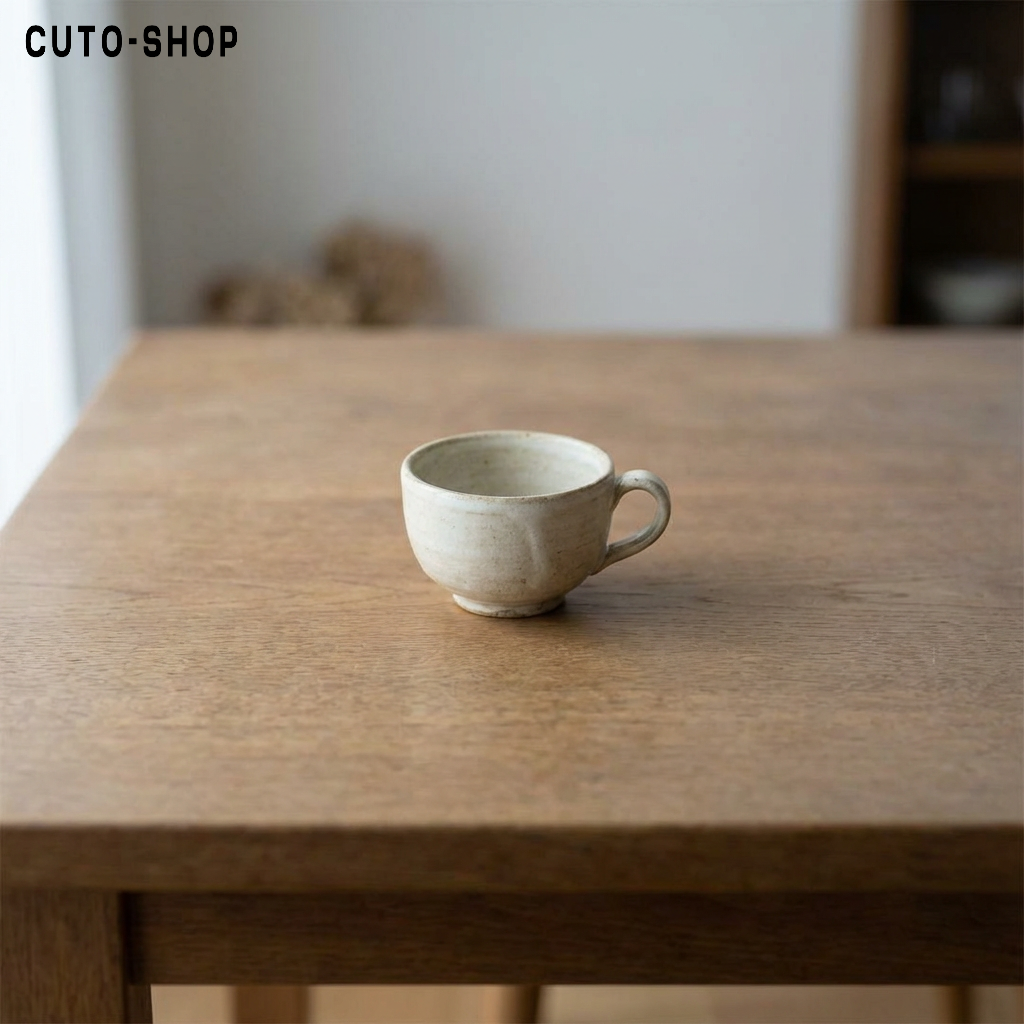 Taza de cerámica hecha a mano 