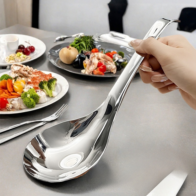 ทัพพีตักซุปขนาดใหญ่ข้น