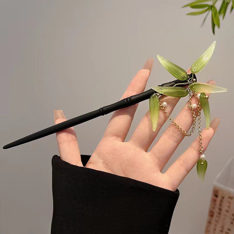 Spinka do włosów z frędzlami