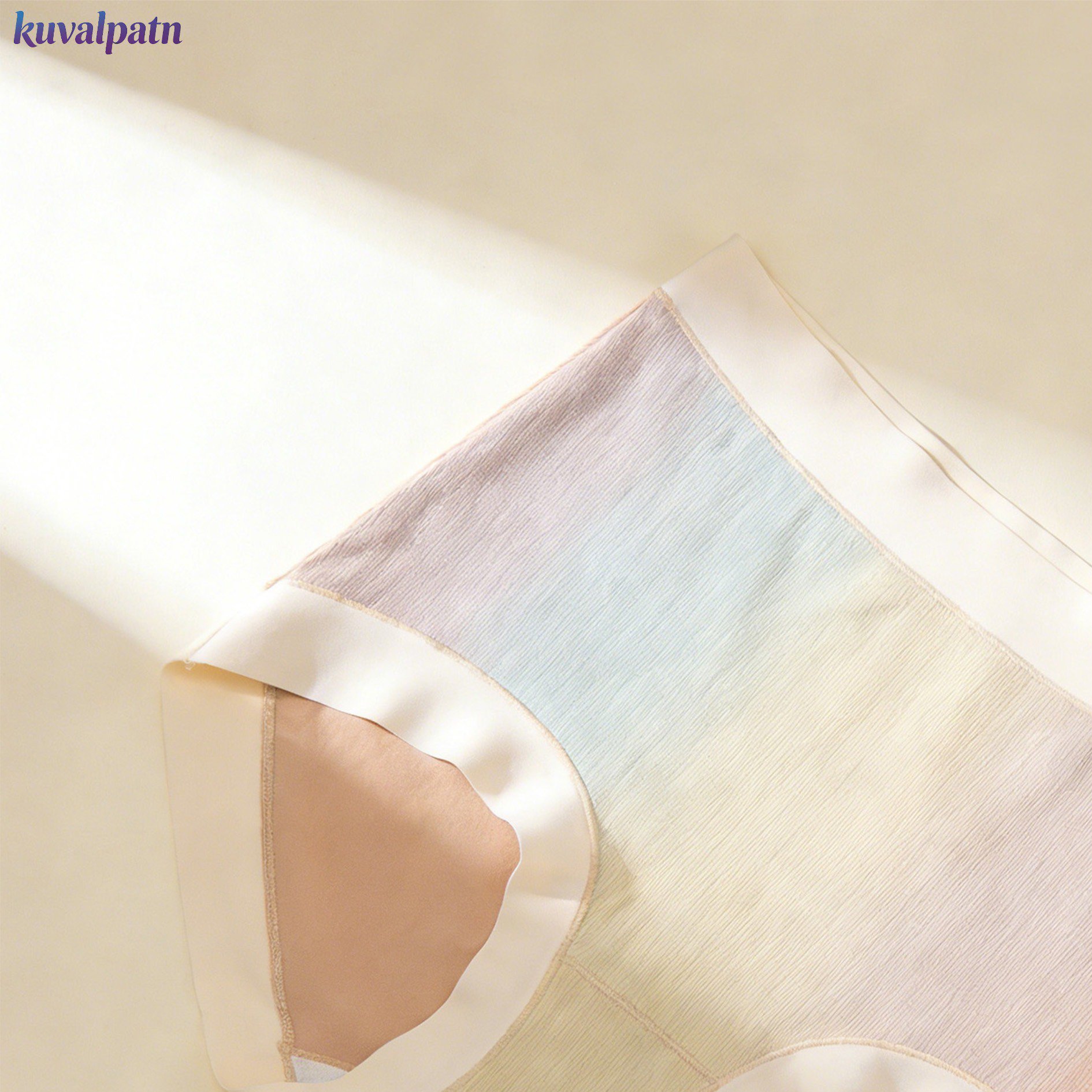 舒適彈力材質內褲近拍