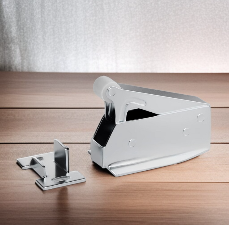 주방 찬장에 적용된 파워 리바운드 스프링 반발기