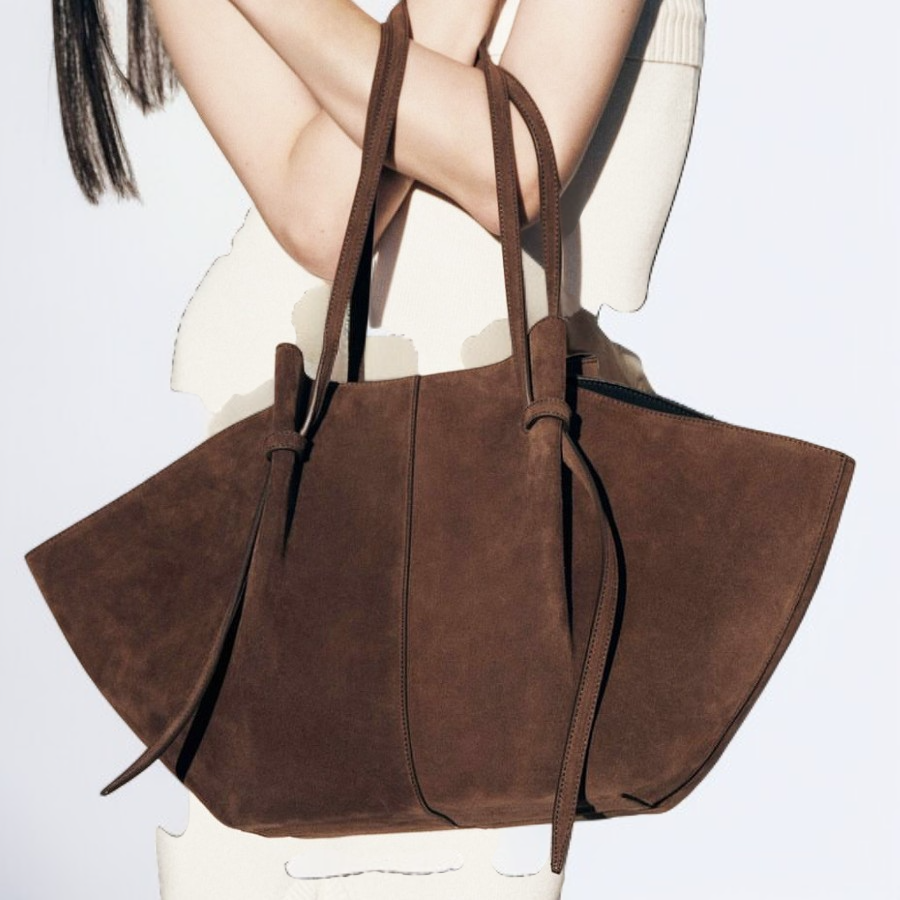 حقيبة يد كبيرة الحجم من الجلد الصناعي، تُحمل على الكتف أو تحت الإبط