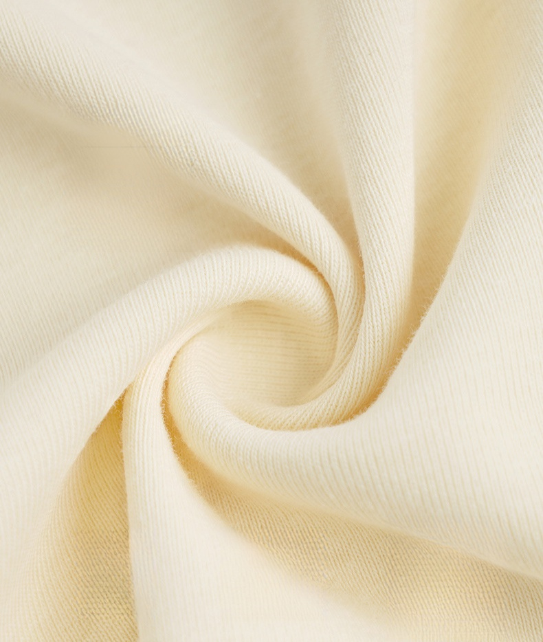 カジュアルコーディネートに合う長袖トップス