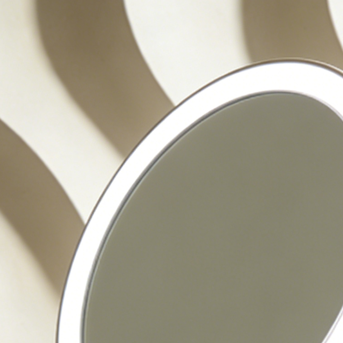 LEDライト付き化粧鏡