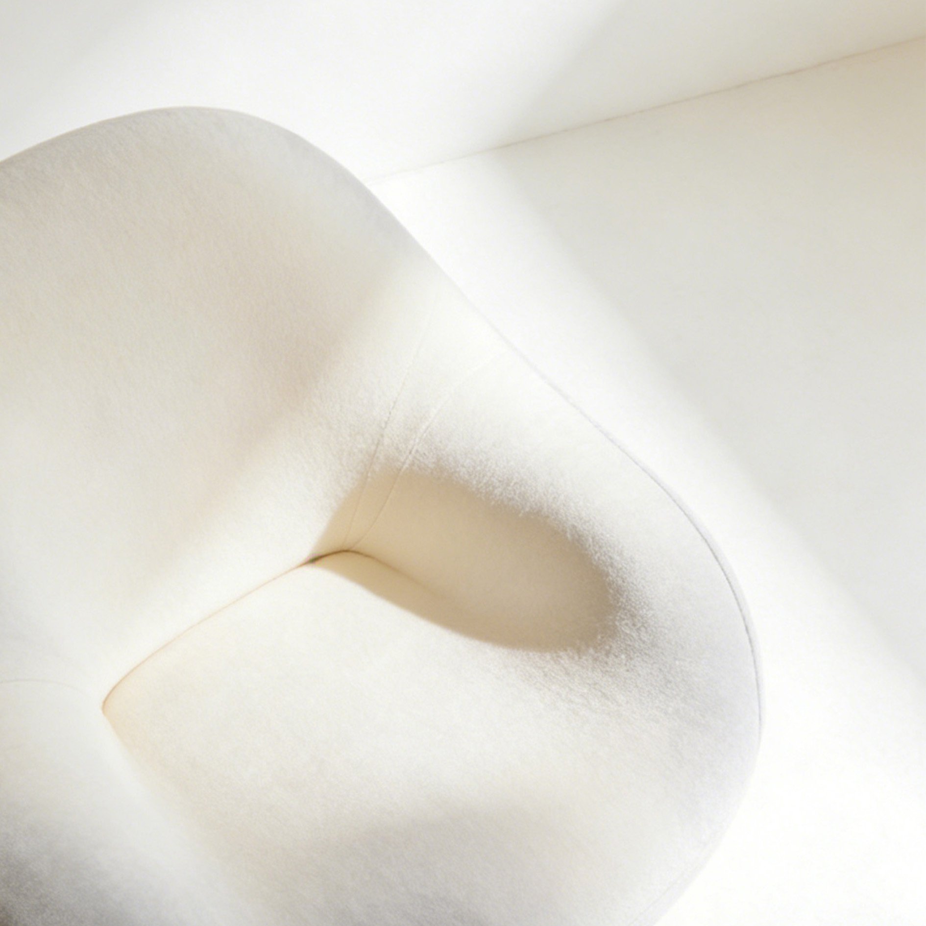 편안한 1인용 소파 거실 배치