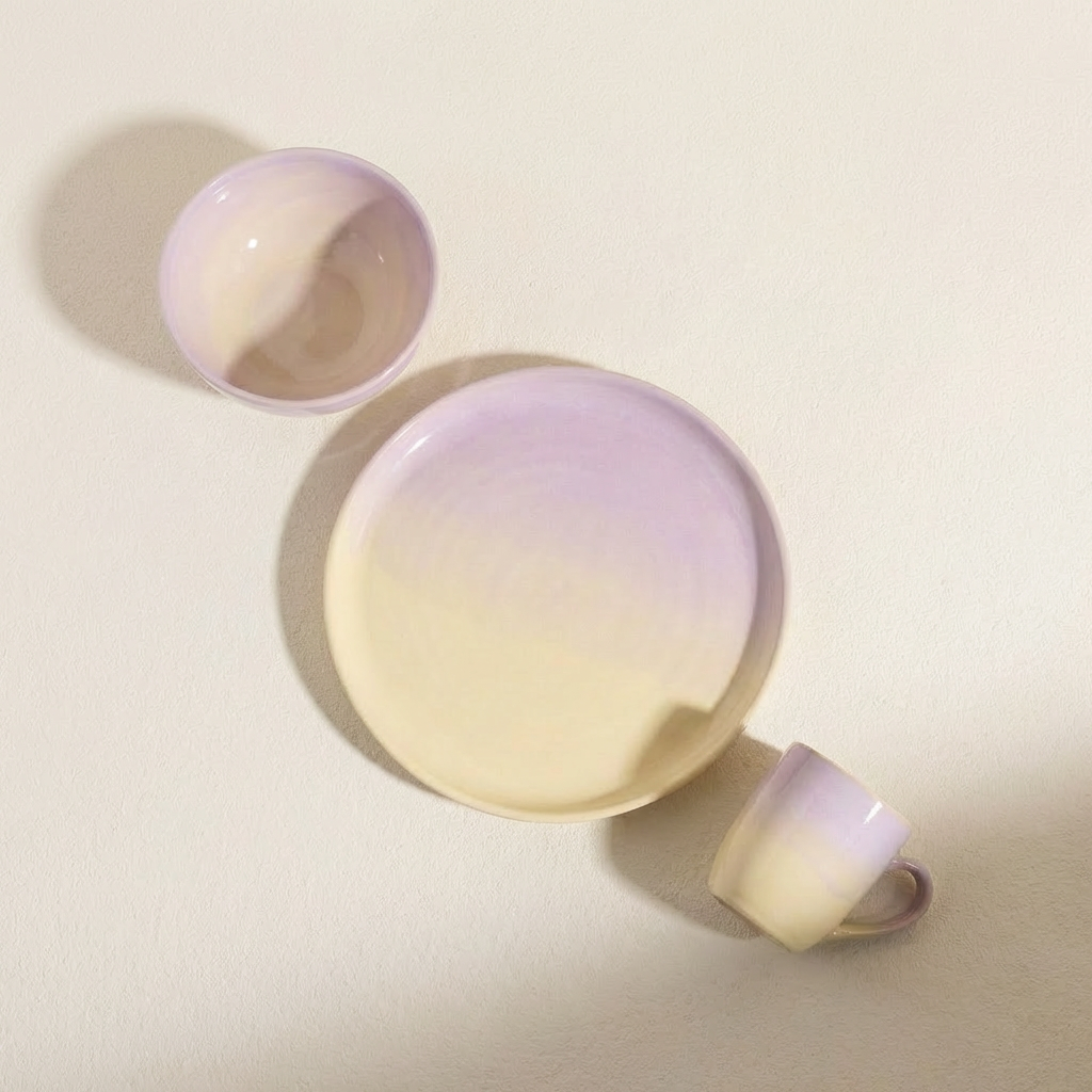 Juego de tres piezas de cuenco y plato de cerámica minimalista