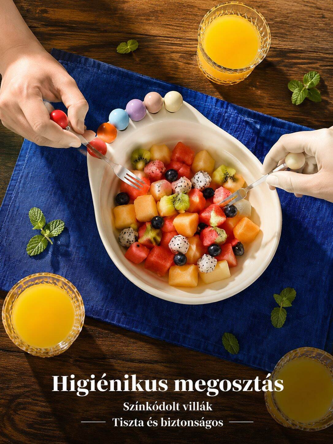 Nagy méretű, otthoni, szűrős gyümölcstál villával