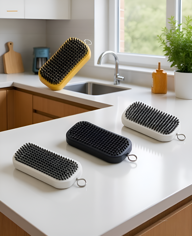 신발을 깨끗하게 청소하는 구두 세척솔