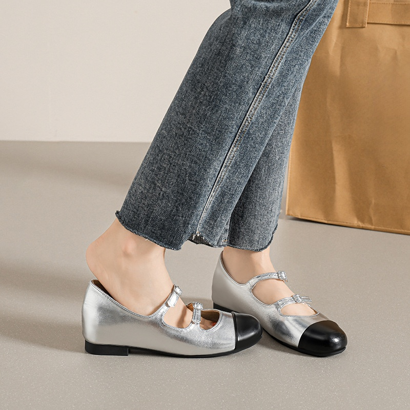 隠しヒールリフトと丸いつま先の女性用シューズ