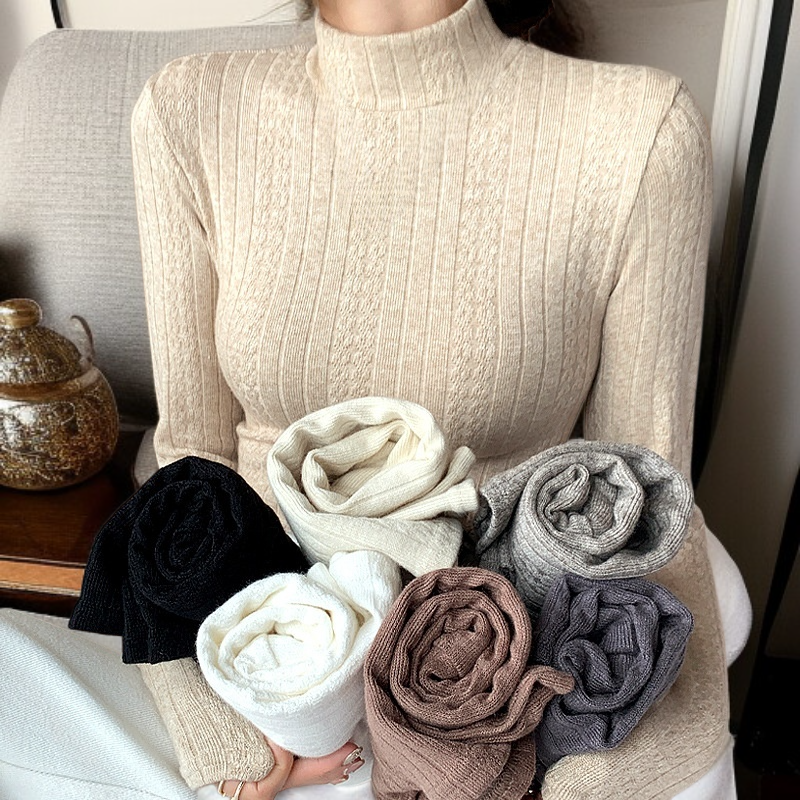 長袖のフィットセーター