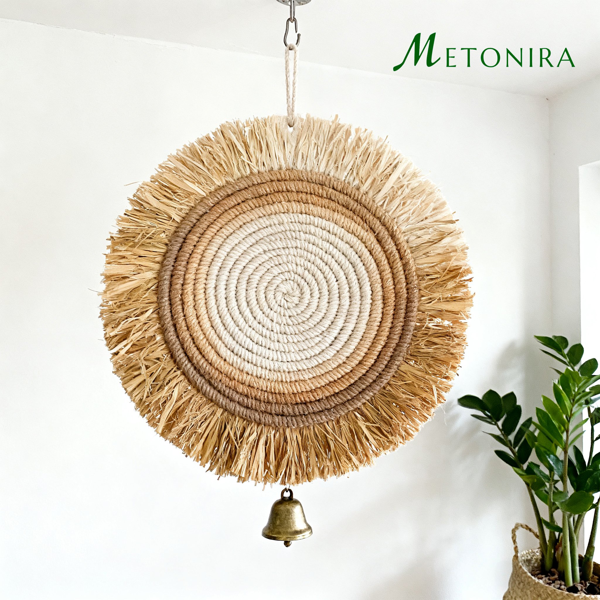 둥근 모양의 짠 장식품 전체 모습