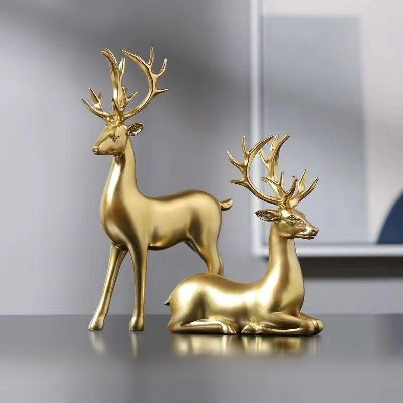 Dekoratives goldenes Hirschornament