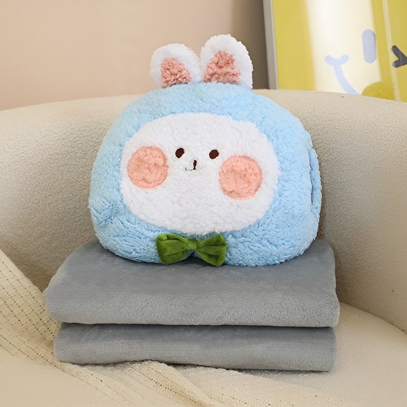 Summer cushions and quilts are a must-have for office naps