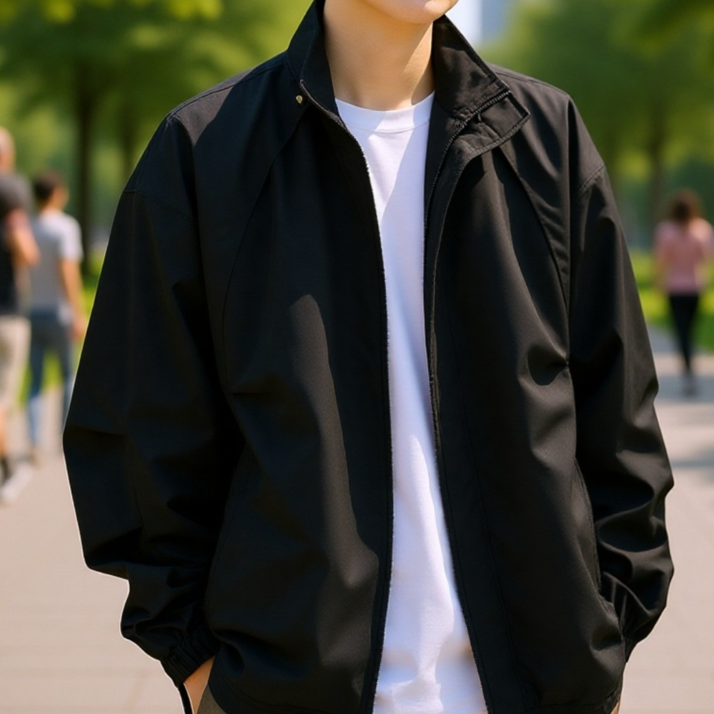 Wasserdichte Herrenjacke mit Falten und Stehkragen