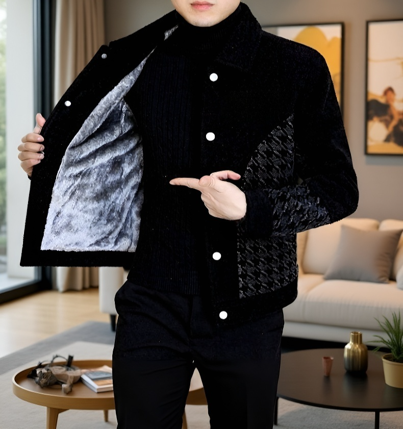 ゴールドカラーのミンク毛皮コート背面