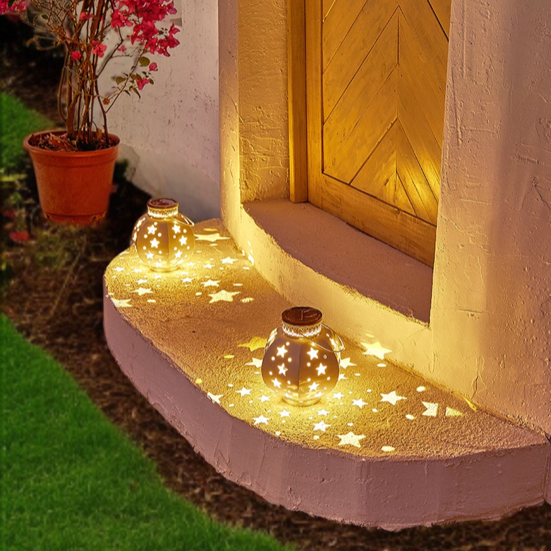 ソーラー屋外ライトランタンスターナイトライト暖かい光IP65防水ガーデン装飾ライトガーデンライトLED芝生ライト鉄五芒星ライトシャドウライト自動点灯