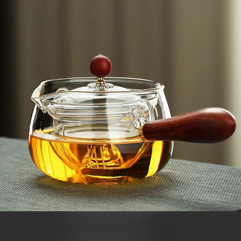 ガラス製の回転式ティーポット