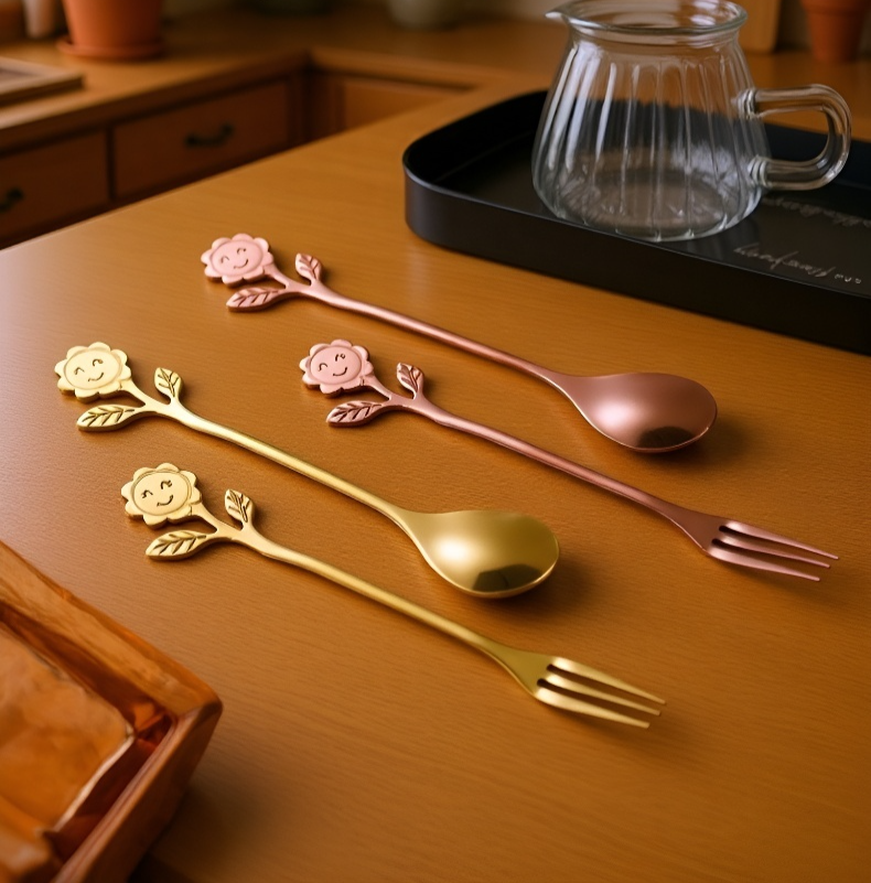 フルーツフォークとスプーンのセット写真