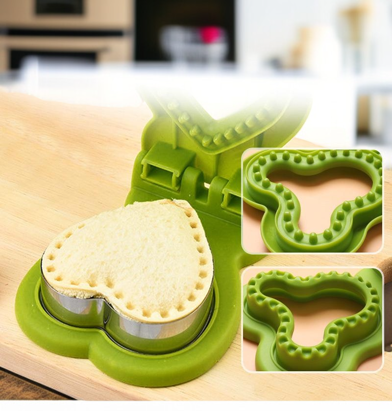 Toastscheiben schneiden mit Backwerkzeuge