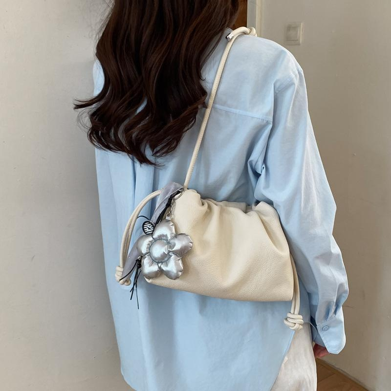 유니크 셔링 핸드백