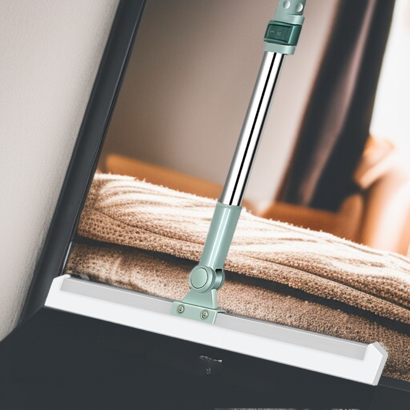 Flexibler Bodenwischer mit ausziehbarem Griff