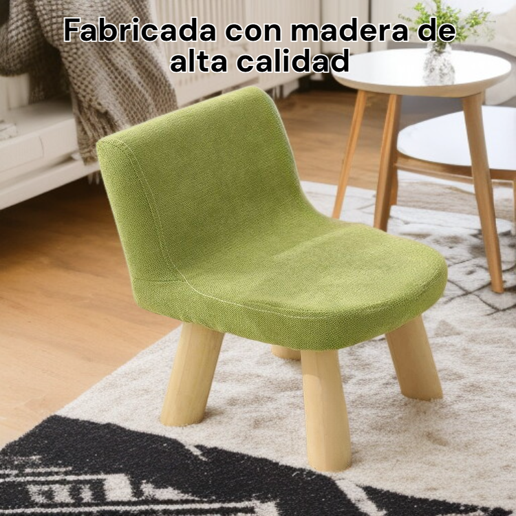 Silla pequeña de madera para niños