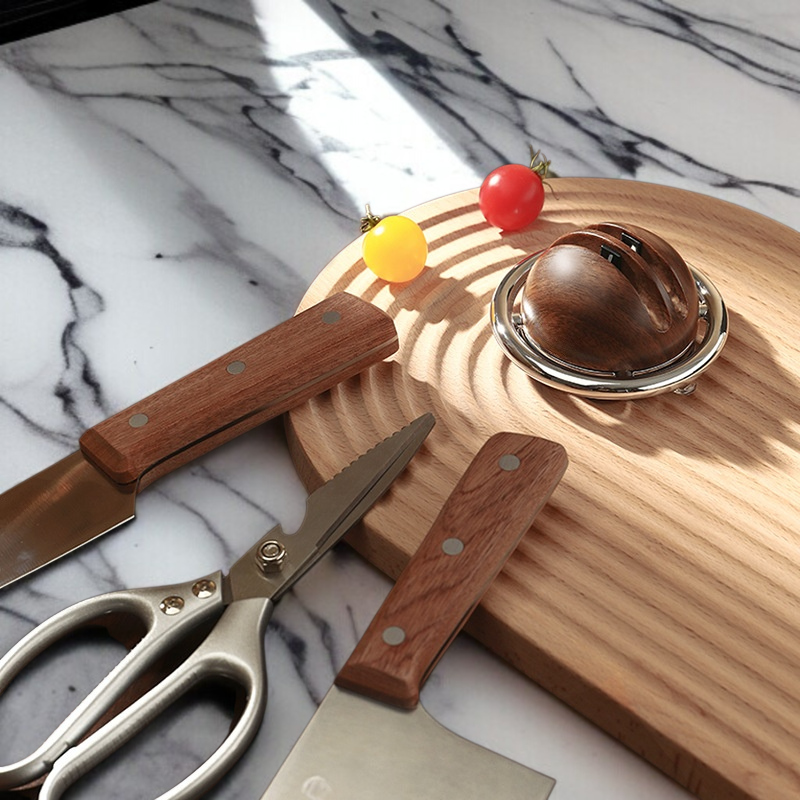 キッチンで使用するくるみ木吸盤研削器